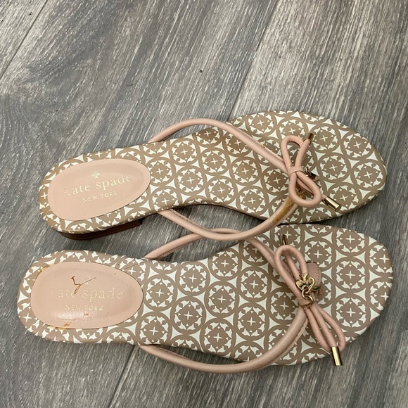 Kate Spade Leather Beige & Pink Flip Flop Sandals Size 6 - Picture 2 of 11